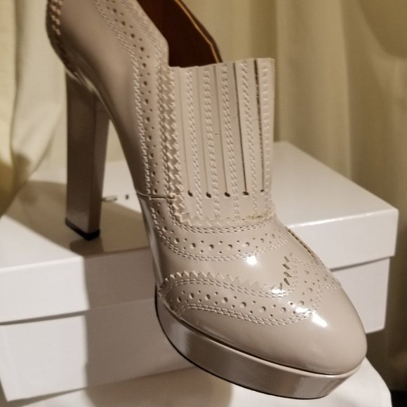 New, Authentic GIVENCHY leather Dove grey - Picture 2 of 10